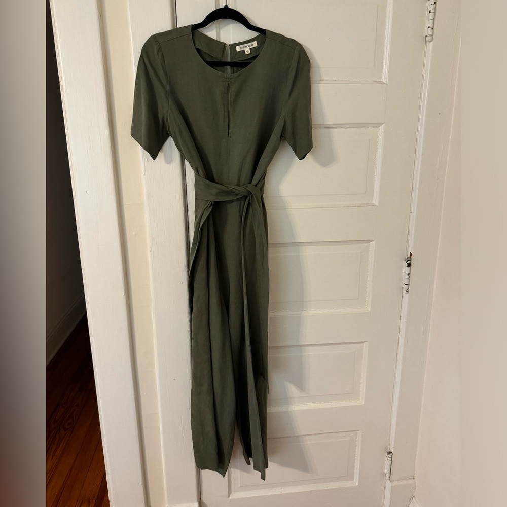 Linen lightweight jumpsuit with tie